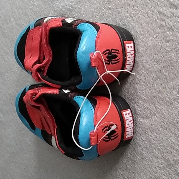 Spiderman shoes - Picture 2 of 3
